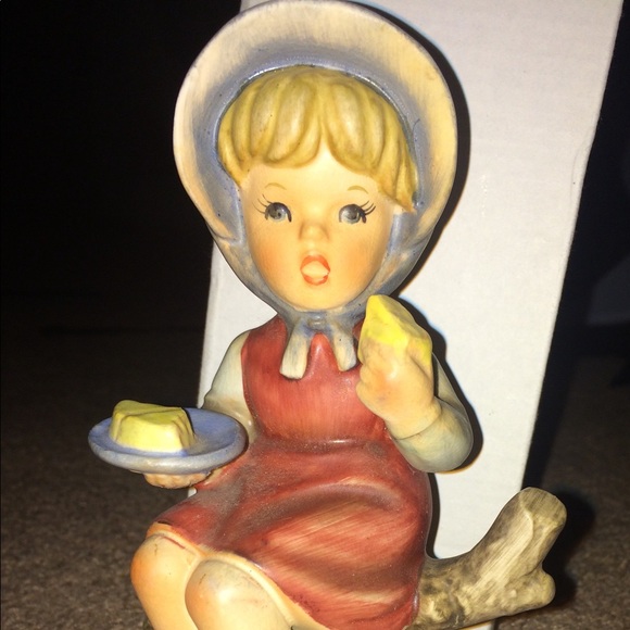 Figurines - Picture 2 of 3